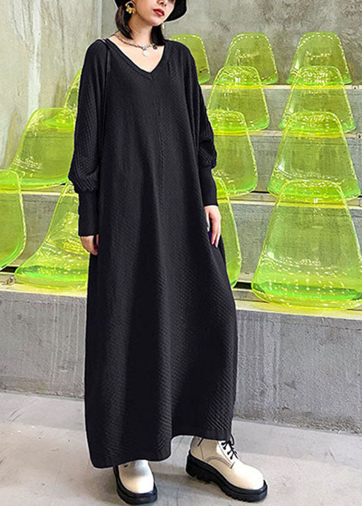 Französisches schwarzes Strickkleid aus Baumwolle mit V-Ausschnitt für den Herbst