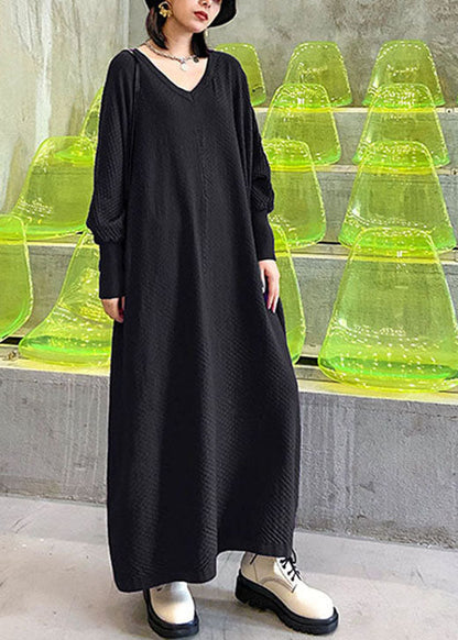Französisches schwarzes Strickkleid aus Baumwolle mit V-Ausschnitt für den Herbst