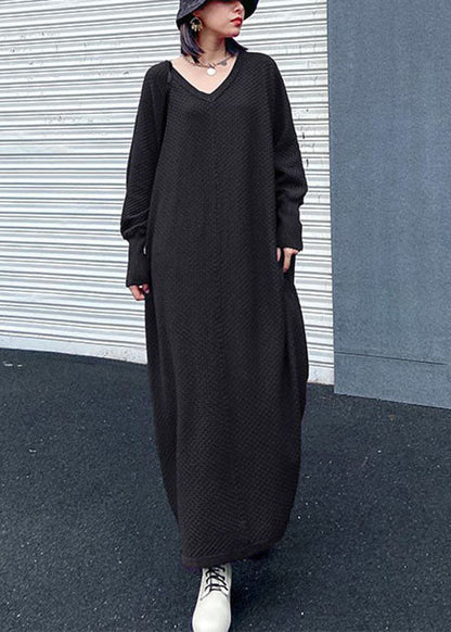 Französisches schwarzes Strickkleid aus Baumwolle mit V-Ausschnitt für den Herbst