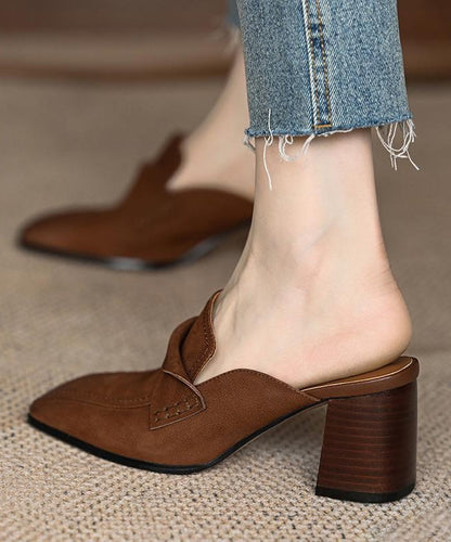 Französische braune Sandalen aus Kunstleder mit Spleißdesign und Blockabsatz