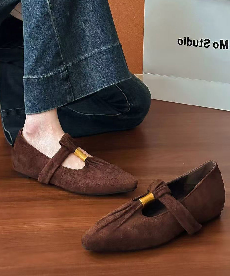 Zapatos de cuña con empalme de ante marrón francés, punta puntiaguda y arrugada