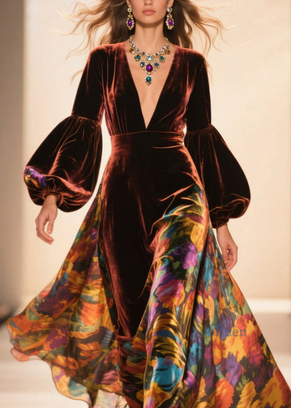 Vestido tipo bata de terciopelo con estampado de cuello en V y mangas farol en marrón francés