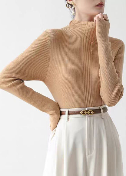 Suéter de punto ajustado con cuello alto y color café francés para primavera