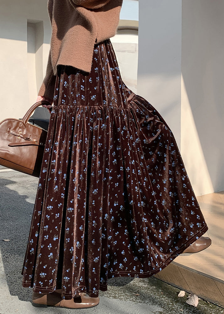 Französischer Kaffee, geknitterte Samtröcke mit elastischem Bund, Winter