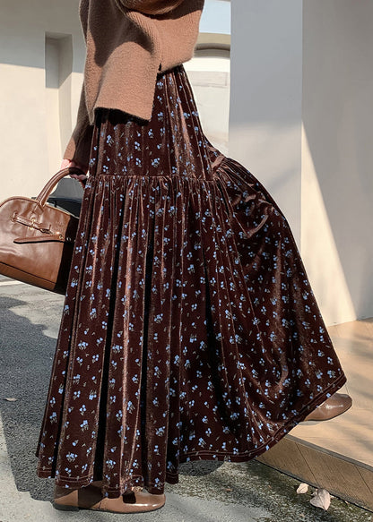 Französischer Kaffee, geknitterte Samtröcke mit elastischem Bund, Winter