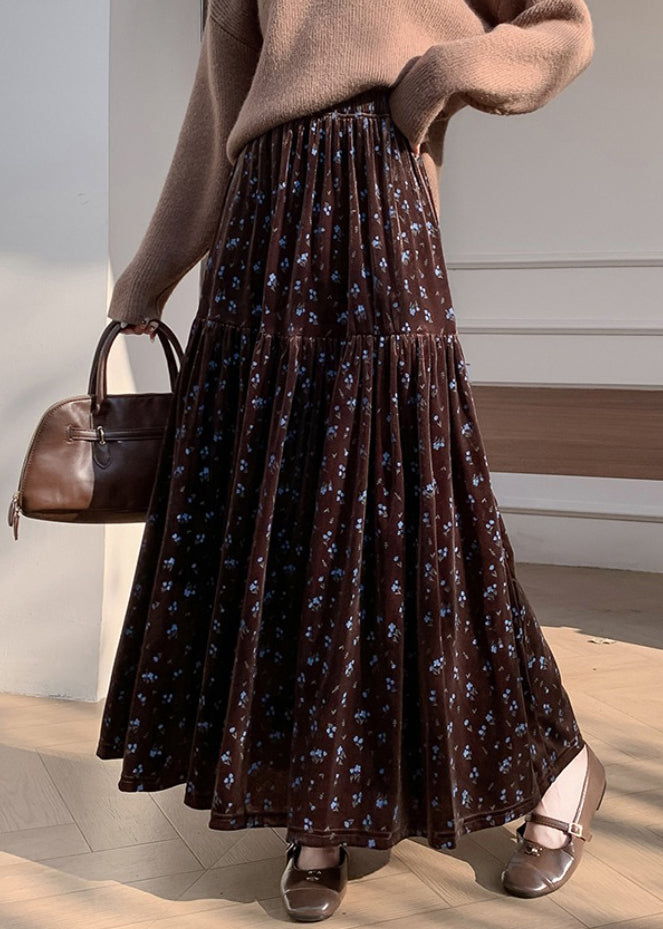 Französischer Kaffee, geknitterte Samtröcke mit elastischem Bund, Winter