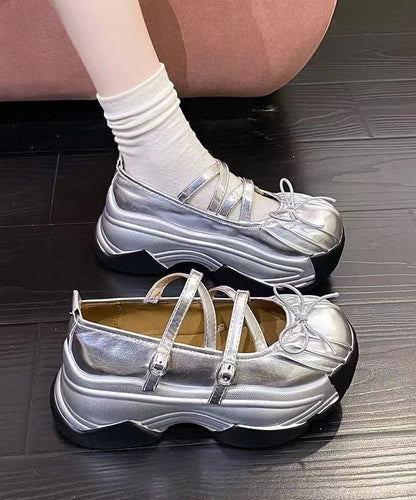 Süße französische Plateauschuhe mit Schmetterlingskreuzschnalle