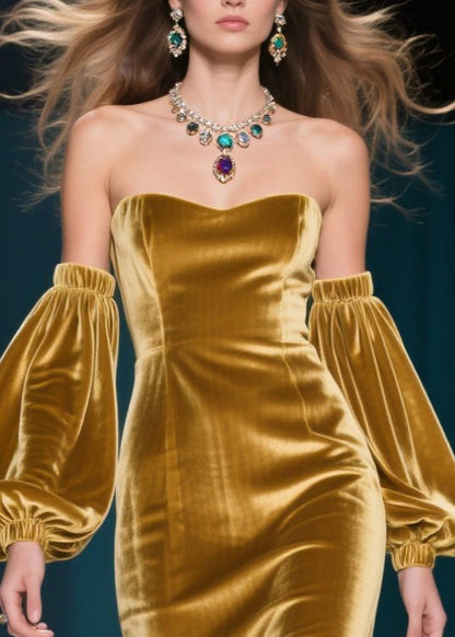Vestidos de cena franceses de terciopelo de seda dorados sin espalda y mangas farol