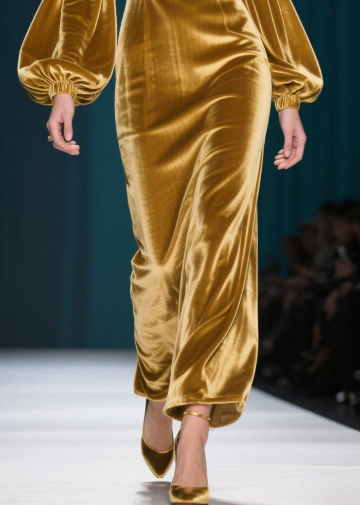 Vestidos de cena franceses de terciopelo de seda dorados sin espalda y mangas farol