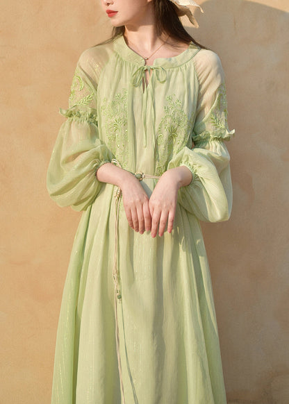 Französisches grünes Chiffonkleid mit Rüschen und Stickereien für den Sommer