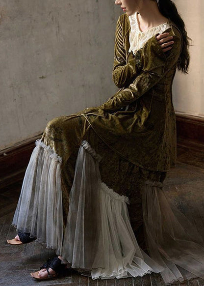 Conjunto de dos piezas de top y falda larga de terciopelo de seda con encaje y patchwork de tul verde francés para primavera.