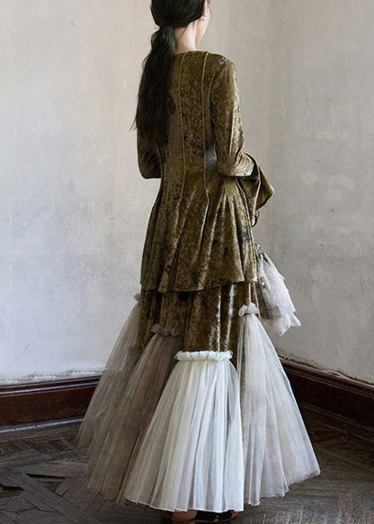 Conjunto de dos piezas de top y falda larga de terciopelo de seda con encaje y patchwork de tul verde francés para primavera.