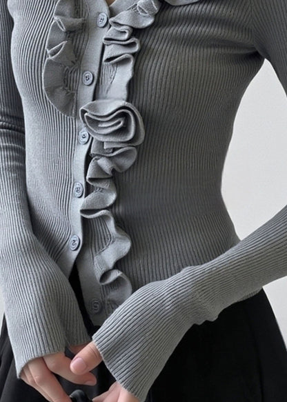 Suéter corto de punto con patchwork y volantes en gris francés para primavera