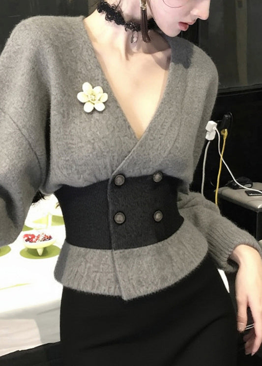 Französische graue Strickmäntel mit V-Ausschnitt, Knopfleiste und Patchwork-Design für den Winter