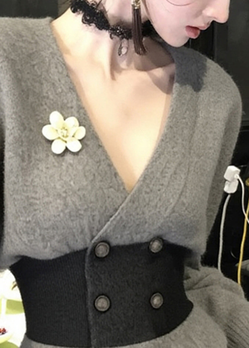 Französische graue Strickmäntel mit V-Ausschnitt, Knopfleiste und Patchwork-Design für den Winter