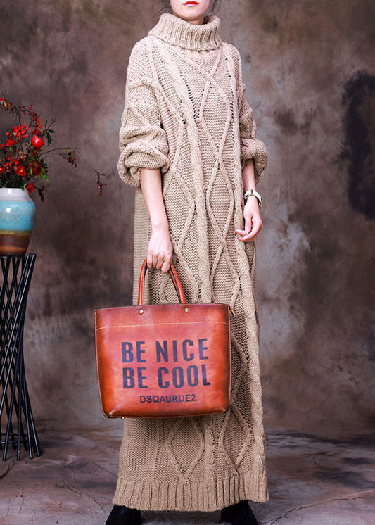 Französisches Khaki Rollkragen-Strickpulloverkleid mit Hohlsaum