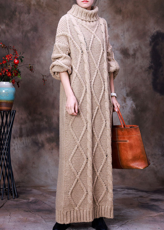 Französisches Khaki Rollkragen-Strickpulloverkleid mit Hohlsaum