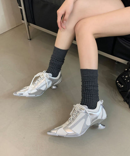 Französische Schnür-High Heels aus silbernem Kunstleder