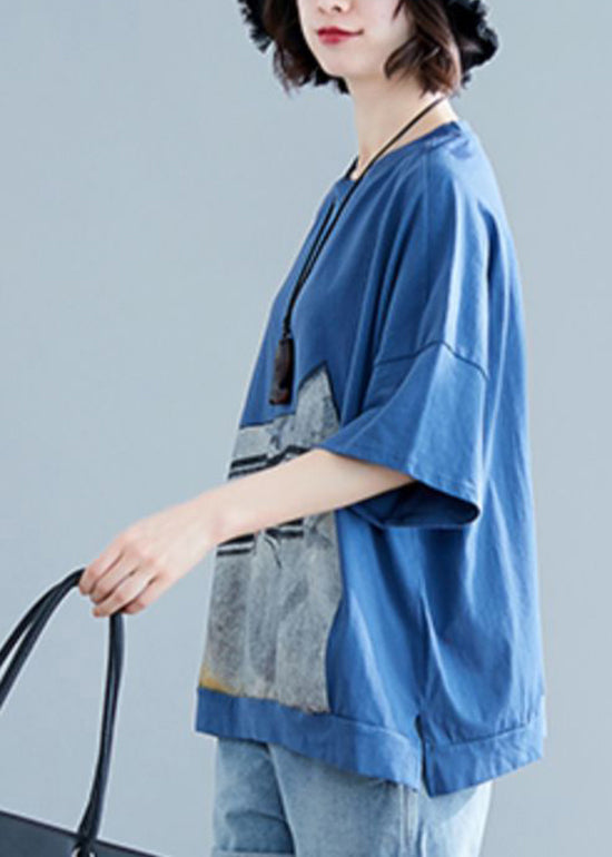 Französisches hellblaues Tanktop mit O-Ausschnitt und seitlich offener Figuraufdruck, kurze Ärmel