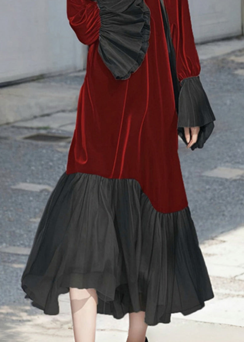 Vestido largo francés de terciopelo de seda con cuello redondo y mangas acampanadas en rojo y patchwork