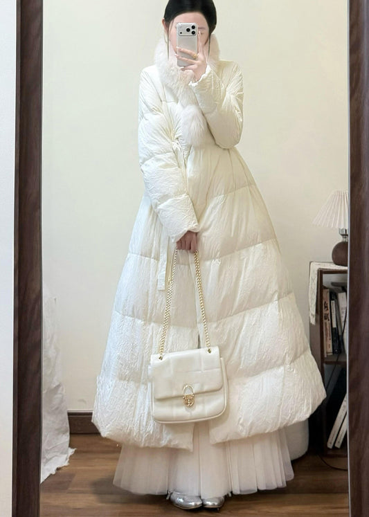 Französische Weißfuchs-Daunenjacken mit Kragen, Bindegürtel und Entendaunen für den Winter