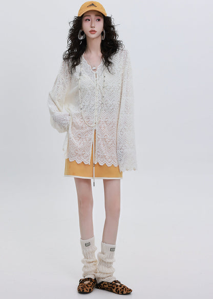 Französisches weißes Oversize-Spitzenshirt mit UPF 50+ für den Frühling