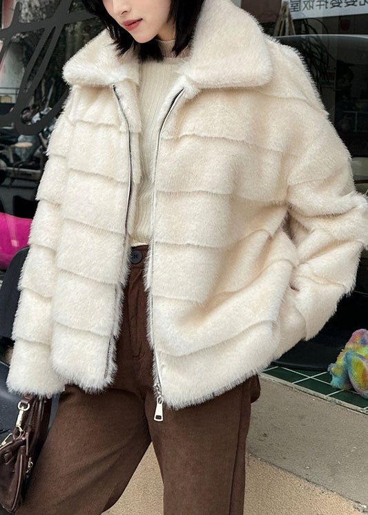 Französische weiße Winterjacke mit Peter-Pan-Kragen aus Kunstnerzfell