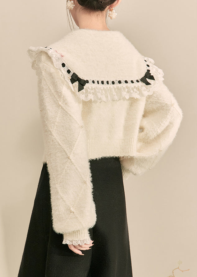 Französischer weißer Strickpullover mit Peter-Pan-Kragen und Spitzenapplikationen für den Winter
