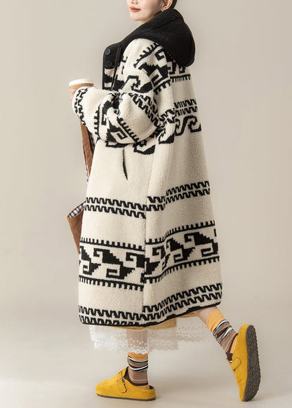 Abrigo holgado de piel sintética con capucha y botones estampados en blanco francés para invierno