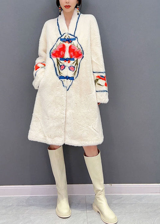 Französischer weißer V-Ausschnitt Orientalischer Knopfdruck Flauschiger Pelzmantel Winter