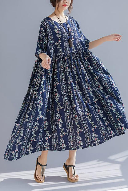 Französischer Rundhalsausschnitt, extra großer Saum, Baumwolle, Leinen, weiche Umgebung, Übergröße, Laufsteg, florales Kunstkleid, Sommer