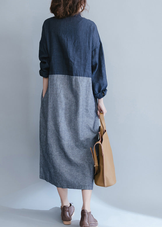 Französische Patchwork-Baumwollgarderoben, Einbauarbeit, blau gestreifte Baumwollroben, Frühlingskleid