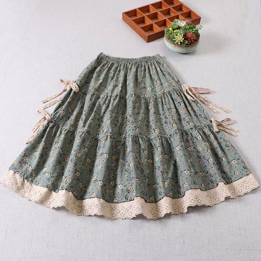 Französischer blauer Herbstrock mit ausgehöhltem Patchwork-Print