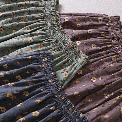 Französischer blauer Herbstrock mit ausgehöhltem Patchwork-Print