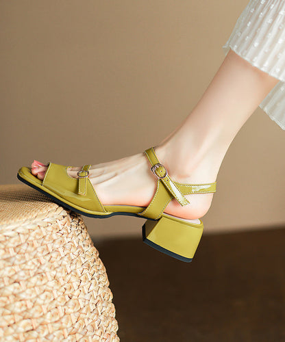 Grüne Sandalen aus Kunstleder mit klobigem Absatz und Peep Toe