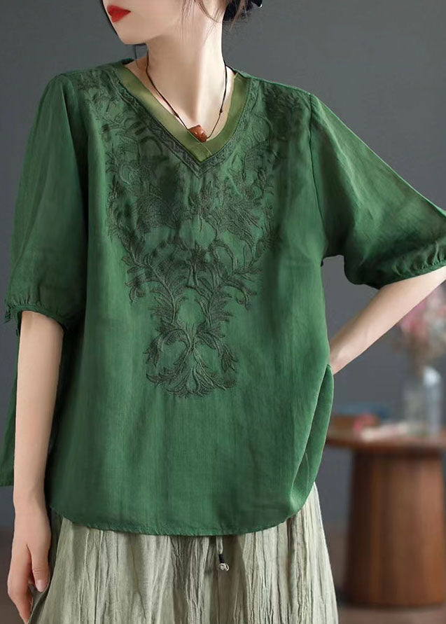 Camiseta de lino con patchwork verde y cuello en V bordada de verano