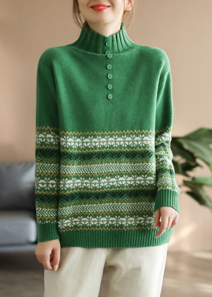Grüner dicker Strickpullover mit Knopfdruck und langen Ärmeln