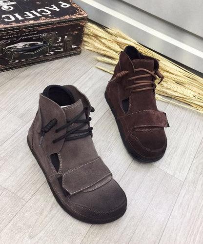 Graue Stiefel aus Rindsleder mit gekreuzten Riemen