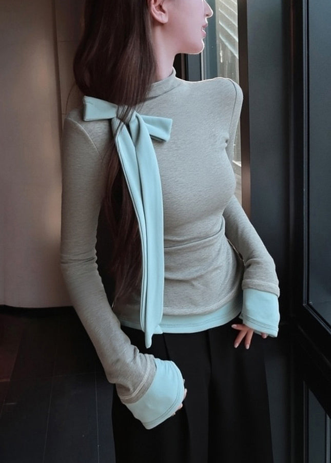 Graue T-Shirts aus Baumwolle mit Schleifen-Patchwork, schmale Passform, Frühling