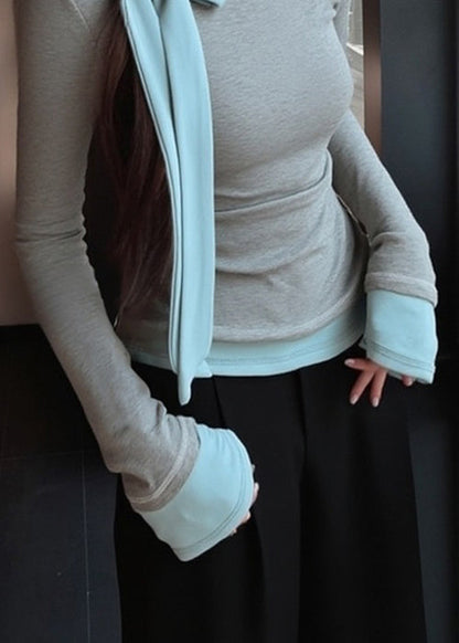 Graue T-Shirts aus Baumwolle mit Schleifen-Patchwork, schmale Passform, Frühling