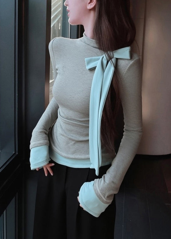 Graue T-Shirts aus Baumwolle mit Schleifen-Patchwork, schmale Passform, Frühling