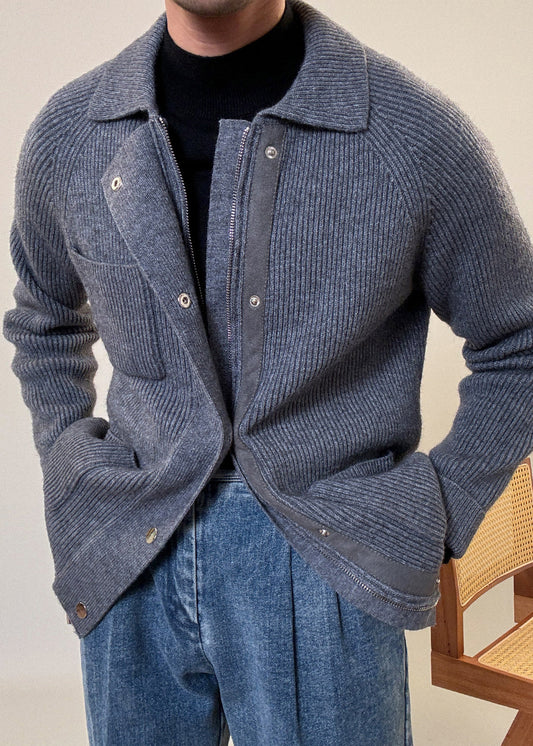 Grauer, kuscheliger Baumwollstrickmantel mit Knopftaschen und Reißverschluss für Herren (Frühling)