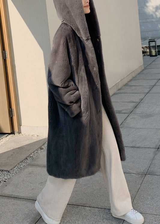 Graue, lose Nerzmäntel mit Kapuze und Taschen für den Winter