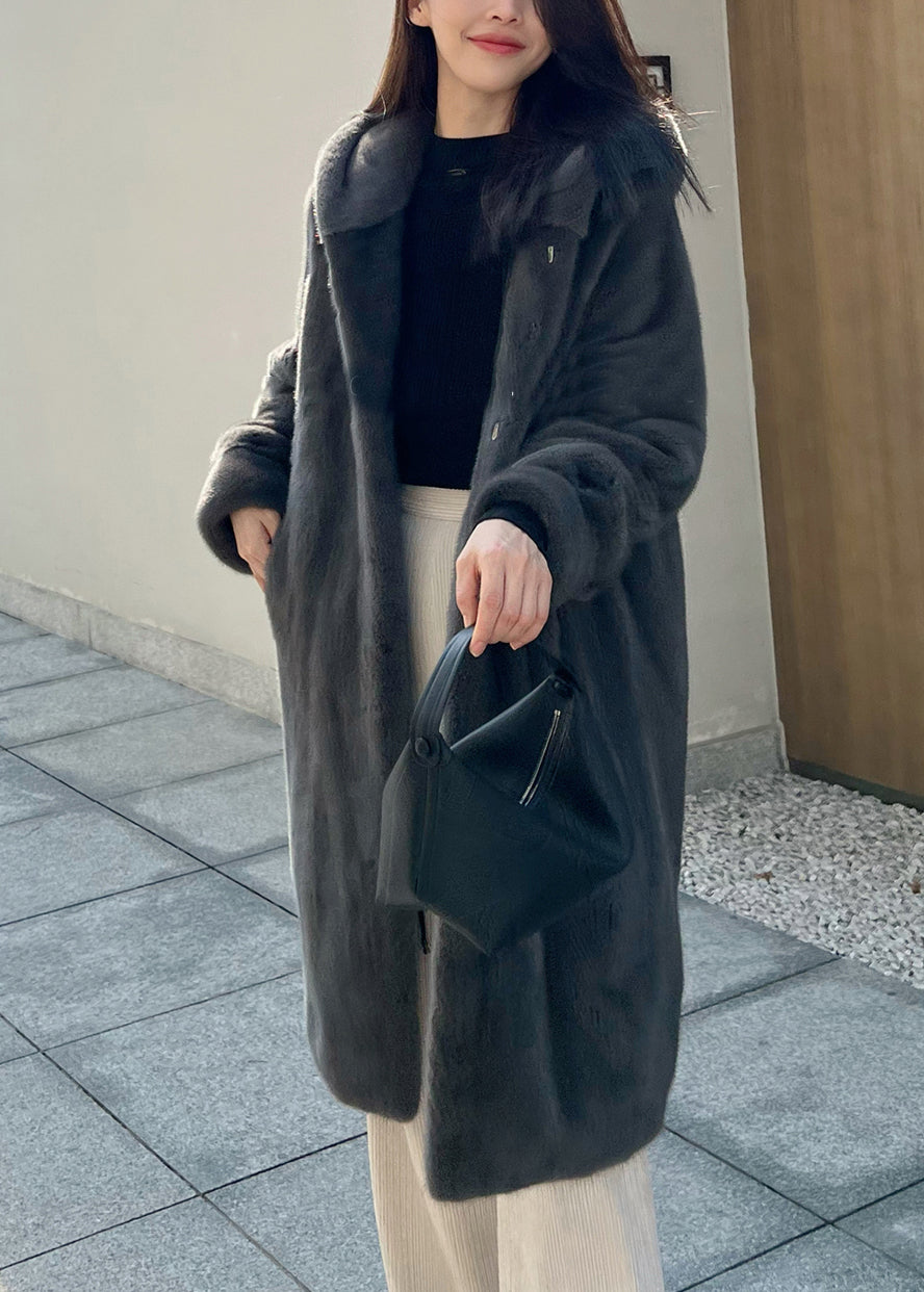 Graue, lose Nerzmäntel mit Kapuze und Taschen für den Winter