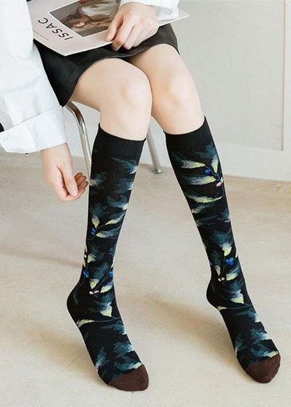 Handgemachte Wadensocken aus Baumwolle mit abstraktem Kunstdruck