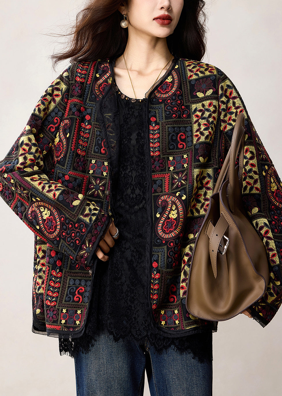 Handgefertigte schwarze, bestickte Oversize-Baumwolljacke für den Frühling