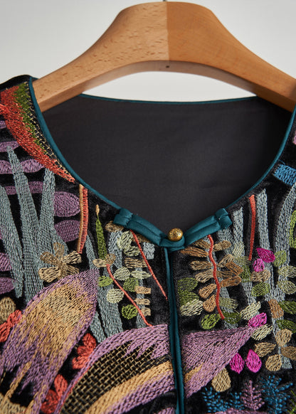 Handgefertigte schwarze Seidenveloursweste mit chinesischen Knöpfen und Stickereien für den Frühling