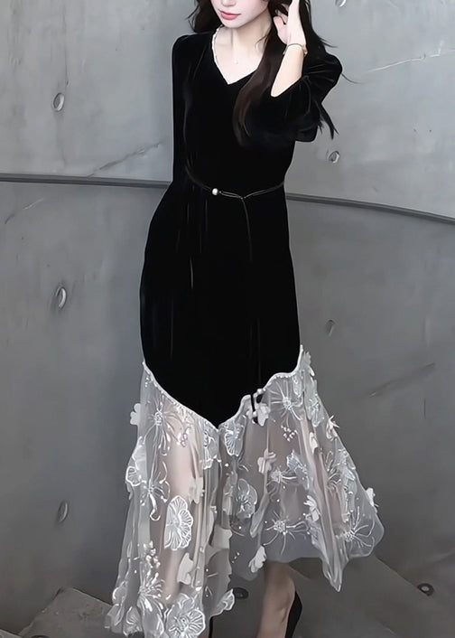 Vestido largo de terciopelo de seda con cuello en V negro hecho a mano con tul floral y patchwork, mangas con pulsera