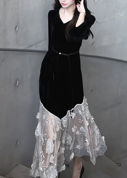 Vestido largo de terciopelo de seda con cuello en V negro hecho a mano con tul floral y patchwork, mangas con pulsera