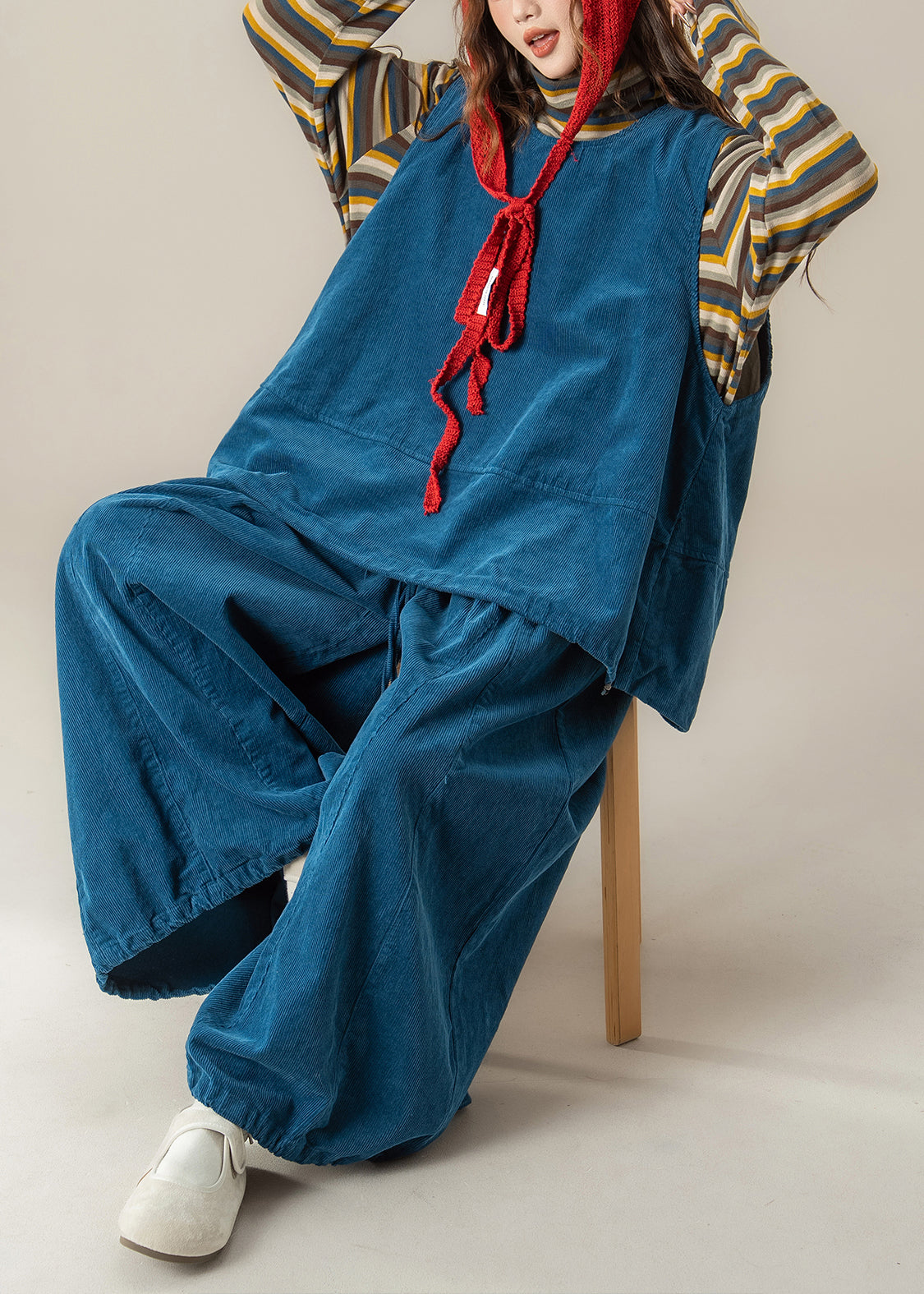 Handgefertigtes blaues Cord-Set mit Rundhalsausschnitt, bestehend aus Weste, T-Shirt und Hose, 3-teilig, für Damen, Frühling